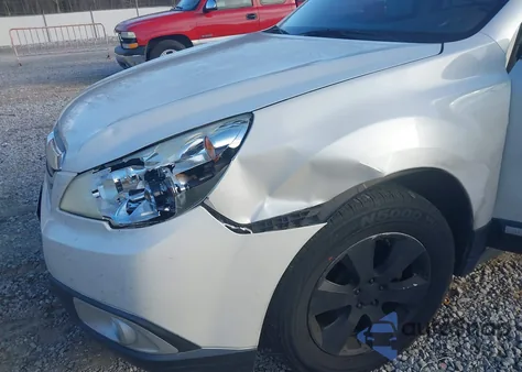 2010 Subaru Outback 2.5I Premium z USA, uszkodzony, nr VIN 4S4BRCGC5A3338957